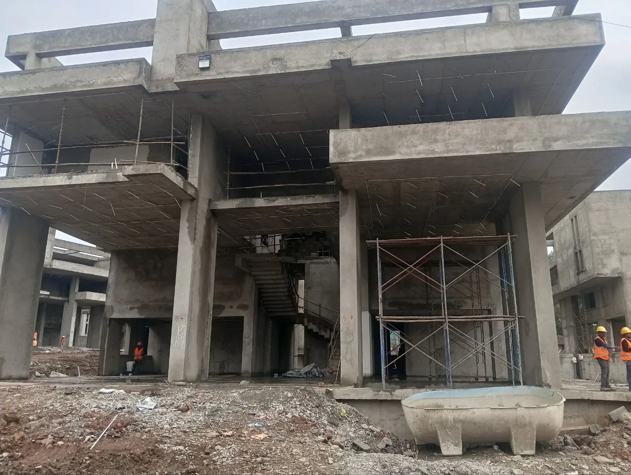 Reinforced concrete frame of a multi-storey luxury villa with cantilevered slabs and scaffolding
